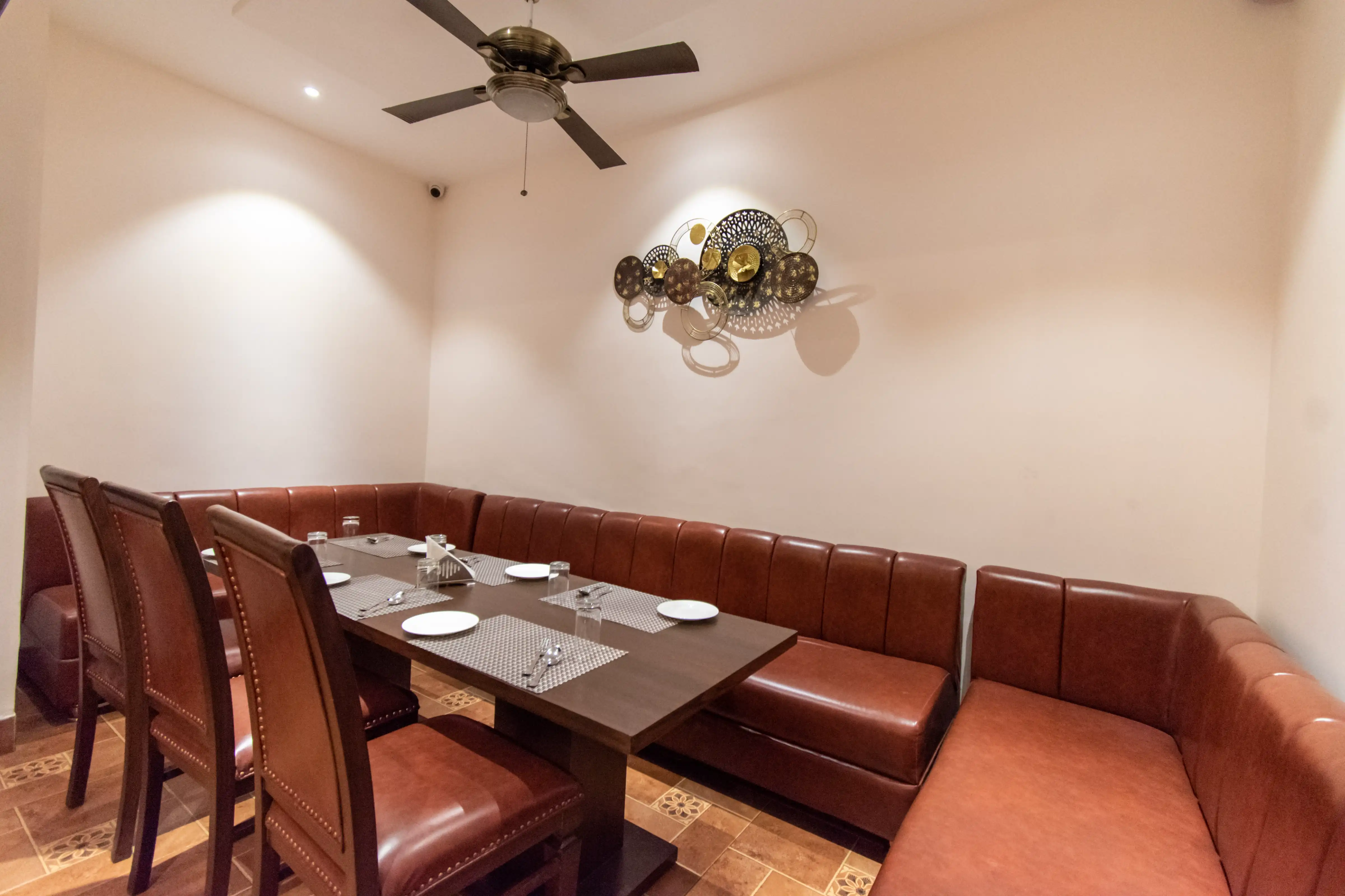 Warm dining acoustics at Spice Nation